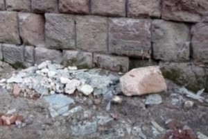 Աշոցքում 4-րդ աստիճանի վթարային շենքի պատ է փլուզվել. 9 մարդ տարհանվել է
