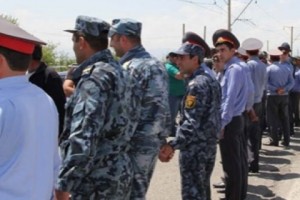 Премьер в НС говорит о содействии сельскому хозяйству, а в это время крестьяне перекрывают 
дороги