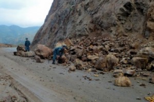 Քարաթափում՝ Մեղրի-Կապան ավտոճանապարհին. երթևեկությունը դարձել է միակողմանի