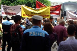 Заседание постоянной комиссии ПАСЕ завершилось, акция протеста началась. Реакция 
Миньона на акцию (фото)