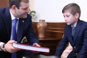 Արտակարգ հիշողությամբ օժտված փոքրիկը հյուրընկալվել է քաղաքապետին