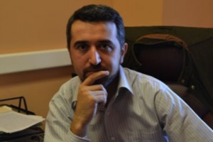 Արա Խզմալյան. «Այսօր թատրոնը մրցակցելու խնդիր ունի կյանքի հետ»