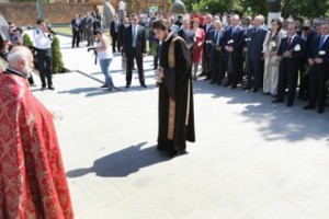 State Leaders, Citizens, Pay Respects to Former Armenian PM Andranik Margaryan