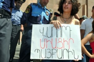 Protesting Transportation Price Hike, Activists Stage Sit-Down at Yerevan Municipality