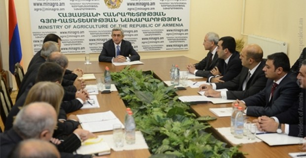 Նախագահ Սարգսյանը հանդիպել է գյուղատնտեսության նախարարության ղեկավար անձնակազմին