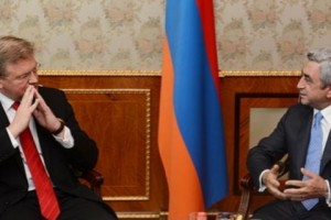 Սերժ Սարգսյանն ընդունել է Եվրամիության հանձնակատար Շտեֆան Ֆյուլեին