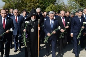 President, Catholicos Pay Their Respects at Yerablour Cemetery