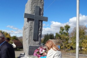 Դսեղում բացվեց Թումանյանի որդու հուշաքարը