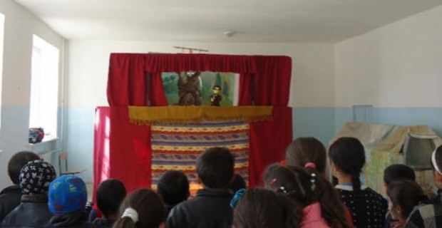 Pourpik Puppet Theater Wows Kids at Koulikam School in Akhalkalak