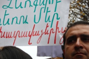 Anti-Pension System Protestors: 'Hands Off Our Salaries'