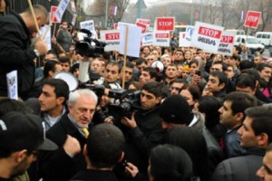  Mandatory Pension Protesters March to Presidential Palace