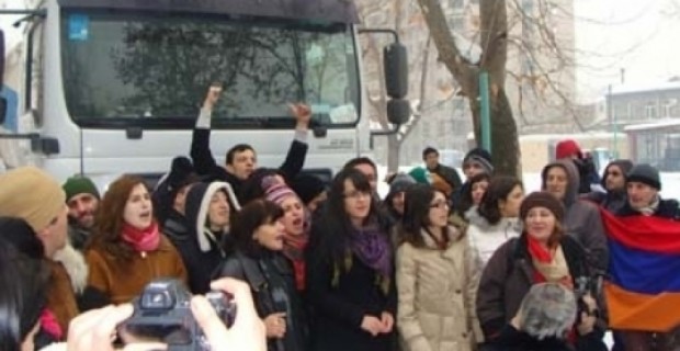 Ереванские активисты выражают поддержку тбилисским активистам (видеоматериал)