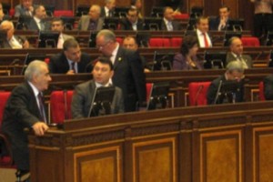 Республиканцы и “Оринац еркир” образовали большинство в счетной комиссии НС