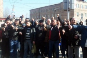 Kapan Residents Give a “Thumbs Down” to Pension Payments