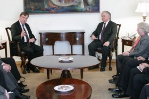 Բրիտանացիները շարունակելու են ջանքերը ՀՀ-ի և ՄԹ-ի միջև համագործակցության սերտացման ուղղությամբ