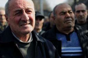 Работники "Наирита" проводят акцию протеста перед зданием НС (фото)