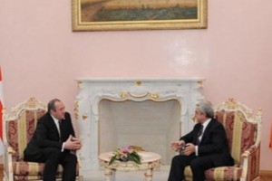 Georgian Prez Winds Up Trip to Armenia with Visit to Etchmiadzin
