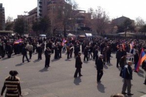 Митинг завершился, началось шествие