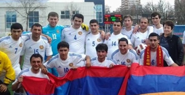 Football Fans of Armenia, Russia Play to 2-2 Draw