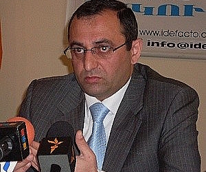 Արծվիկ Մինասյան. «Տնտեսությունը խայտառակ անկում ապրեց, ու այդ անկումը դեռ շարունակվում է»