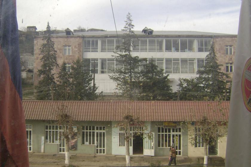 Բերդը` իր գործող եւ չգործող կուսակցություններով