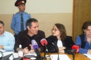 Դատախազն ու դատավորը կարծում են, որ «Վարդան Պետրոսյանը փախուստի կդիմի, 
ճնշում կգործադրի 
վկաների վրա»