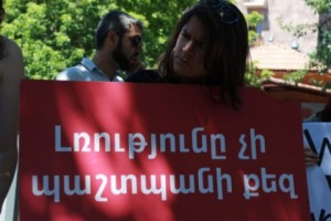 “Полиция награждает покрывателей преступления” – акция по делу об изнасиловании