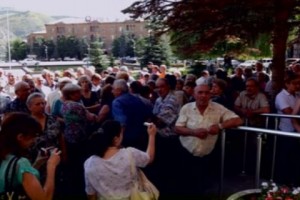 Former Energy Minister to Meet with Kimprom Workers; Reporters Barred