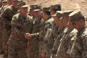 ՀՀ եւ ԼՂՀ պաշտպանության նախարարները հանդիպել են պաշտպանության բանակի 
անձնակազմին