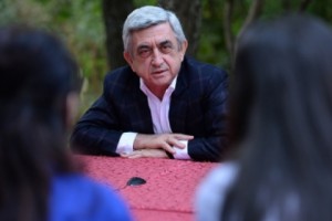 Սերժ Սարգսյանի զրույցը «Բազե-2014»-ի երիտասարդ լրագրողների ջոկատի անդամների 
հետ
