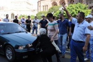 New Sales Tax Angers Merchants, In Protest, They Close Down Major Yerevan Thoroughfare