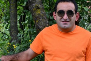 Dilijan Resident with Poor Eyesight Tries to Break Stereotypes Through Art
