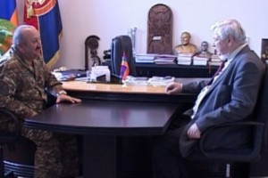 Командующий Армией обороны НКР Мовсес Акопян встретился с послом ОБСЕ Анджеем 
Каспршиком