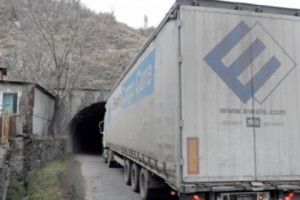 Водители со страхом пересекают туннель на межгосударственной дороге Алаверди-Ванадзор
