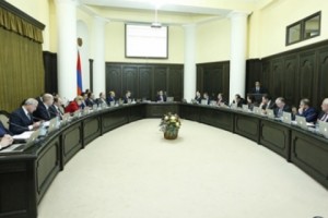 «Փոխարժեքը կայունացել է, խանութները վերաբացվել են». կառավարություն