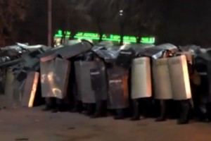 Между участниками митинга в Гюмри и полицейскими произошло столкновение: есть раненые 
(дополняется)