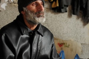 Ազատամարտիկի տան մուտքը փակել են, սուտ ցուցմունքով զրկել սեփականությունից