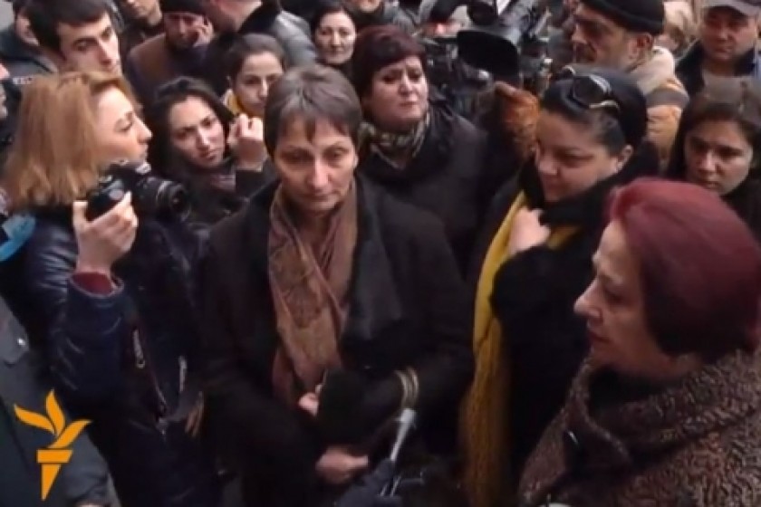 Перед зданием правительства РА продолжается акция протеста мелких и средних 
предпринимателей
