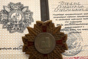Decorated Artsakh Vets Hand Over Medals to Sefilyan