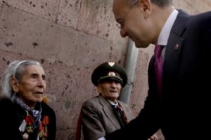 Սեյրան Օհանյանը գերատեսչական մեդալներ հանձնեց Երկրորդ աշխարհամարտի 
մասնակից բժիշկներին