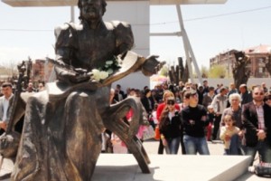 В Гюмри установлен памятник Саят-Нове