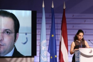 Wife of UNESCO Press Freedom Prize Winner: 'The international community knows how to stop the 
crisis in 
Syria'