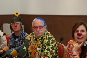 Известный врач и клоун Пэтч Адамс в Армении