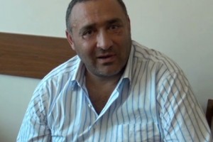 Երկու ատրճանակ՝ «Բենթլի»-ում. բերման են ենթարկվել Թևոս Սաֆարյանը և նրան 
ուղեկցող անձինք