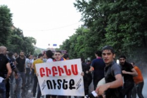 U.S. Embassy: 'Armenian government  must conduct full and transparent investigation regarding 
reports of excessive use of force by police'