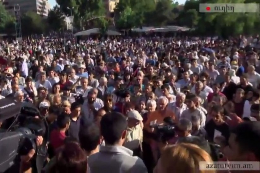 На площади Свободы стартовала акция протеста