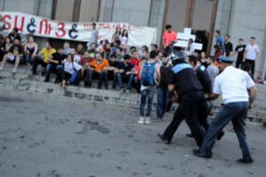 «Իրավունքների պաշտպանություն առանց սահմանների» ՀԿ-ն ստանձնել է ոստիկանության բաժիններ բերման ենթարկված ակտիվիստների իրավական պաշտպանությունը