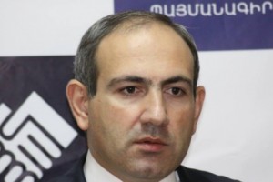Никол Пашинян: “Решение одно: пусть власти и руководители “АЭС” вернут те 23.6 млрд 
драмов, которые должны были быть, но которых сегодня нет”