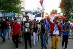 На шестой день акции протеста  в Ванадзоре состоялось 
шествие против подорожания электроэнергии
