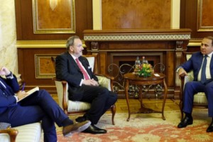 Armenian PM Hosts Diasporan Investors